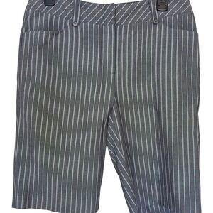 Cutter & Buck Womens Grey Pinstripe Tailored Shorts Size 6 Viscose Blend Stretch